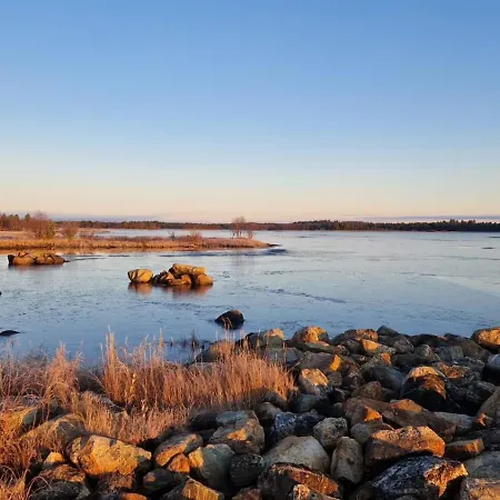 Lomamökit Hillavilla In The Shore Of