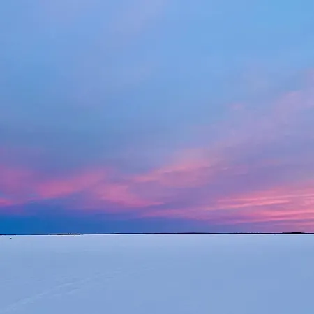 Hillavilla In The Shore Of Inari